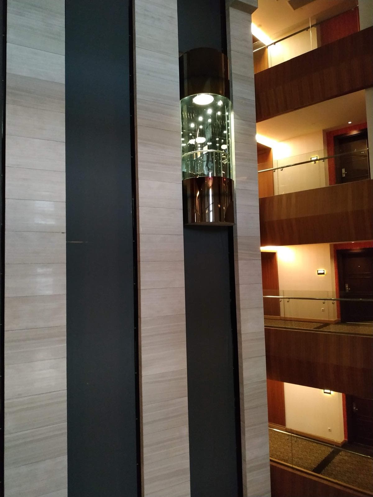 otel asansör perdesi